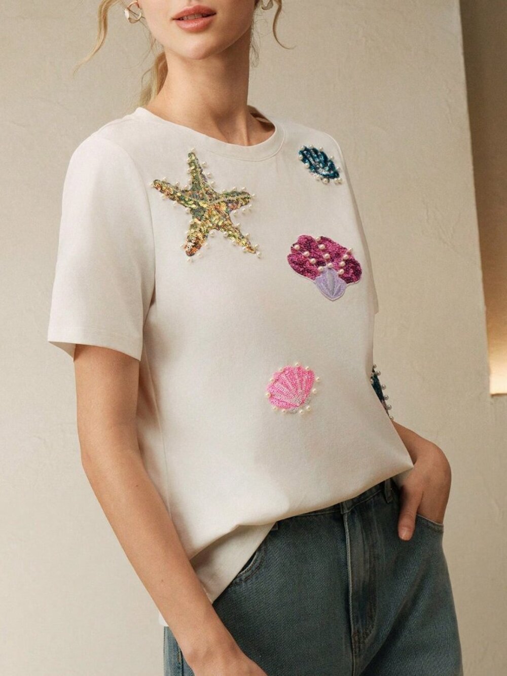 White Casual Women's Sequin Applique Bubble Sleeve Crew Neck T-Shirt - Picture 5 of 7